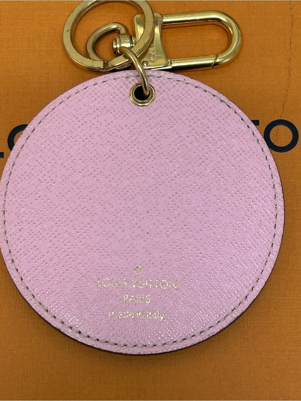 Louis Vuitton limited edition 2016 Transatlantic themed key chain and bag charm. - Picture 4 of 9